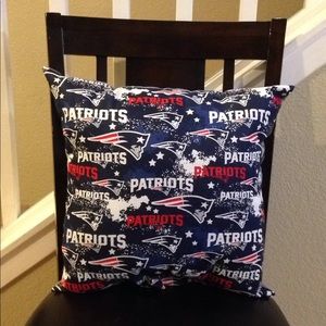 PRO TEAM THROW PILLOWS